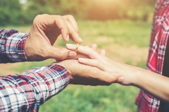 Christian couple getting engaged after dating Christian couple getting engaged after dating