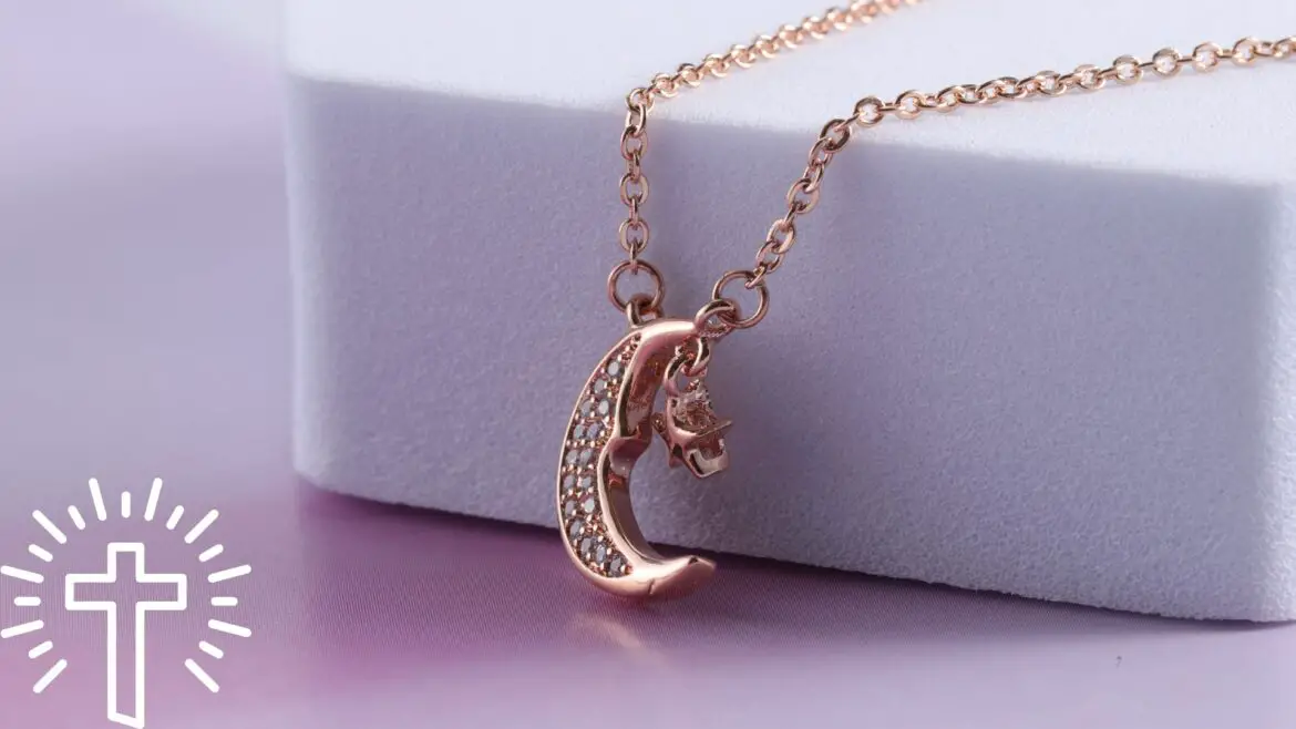 Jewelry in its original container Jewelry in its original container